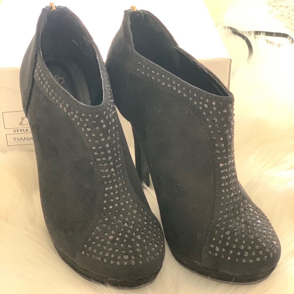 DBDK Fashion Tiana Black Suede Studded Bootie